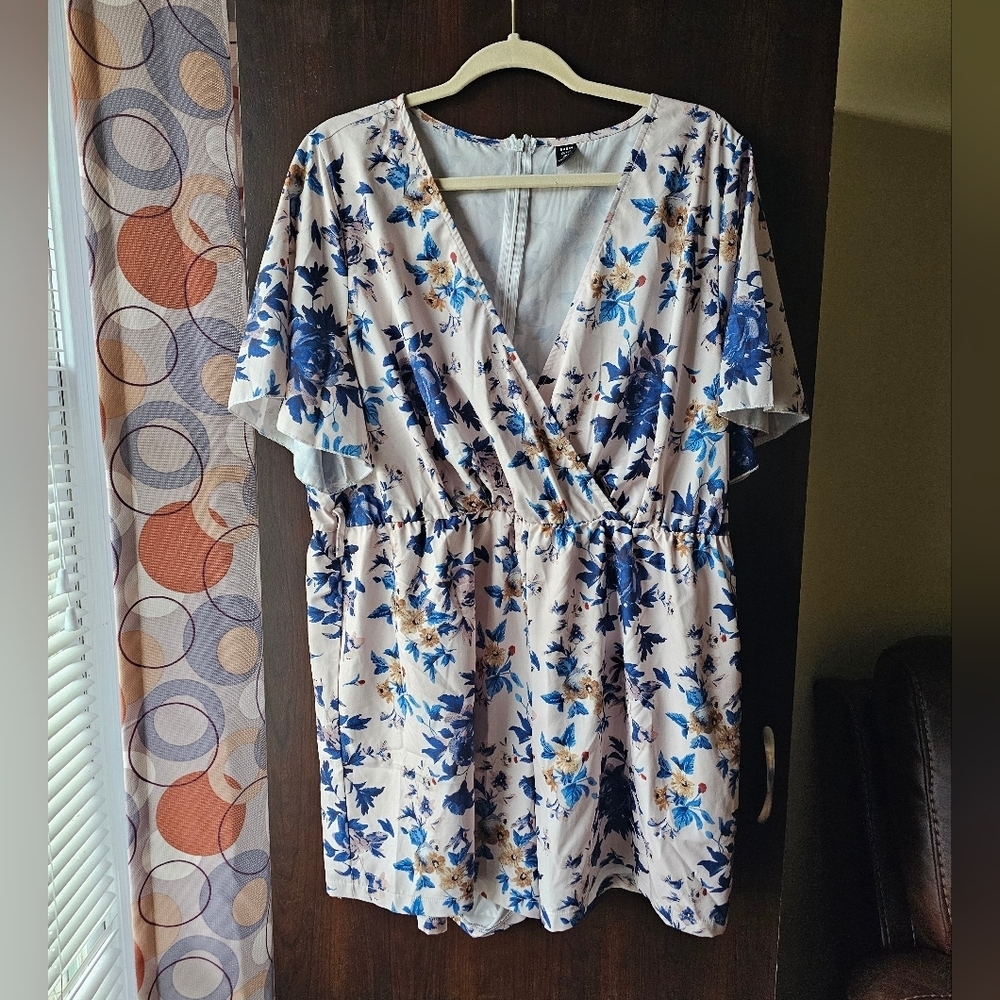 SHEIN Curve Blue Floral V-Neck Romper